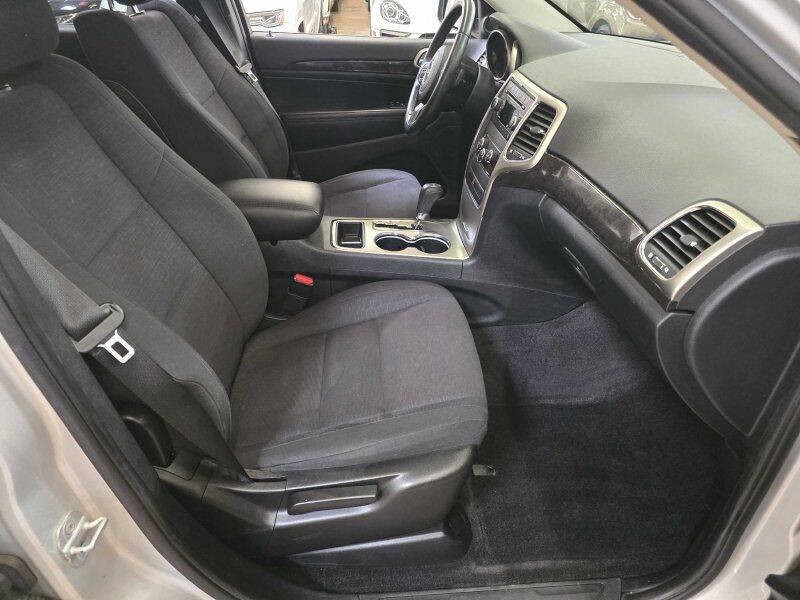 2011 Jeep Grand Cherokee Image 5