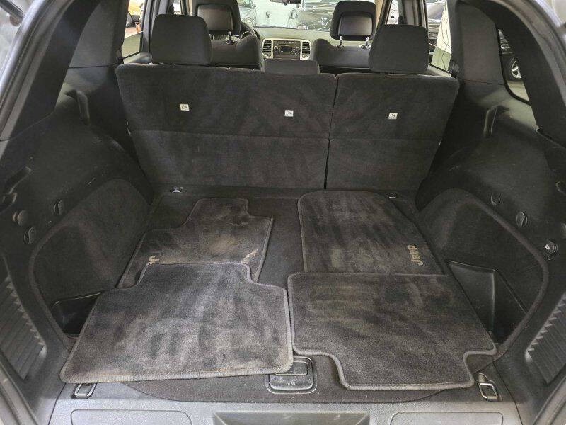 2011 Jeep Grand Cherokee Image 9
