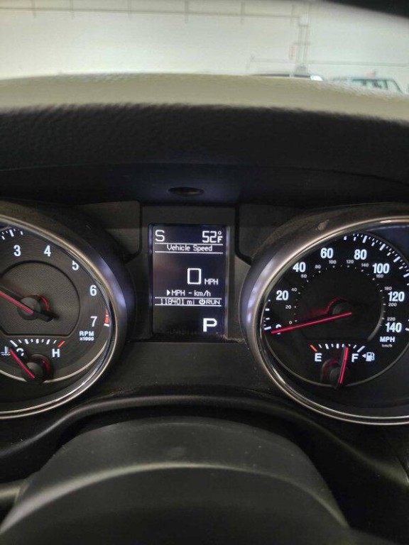 2011 Jeep Grand Cherokee Image 10