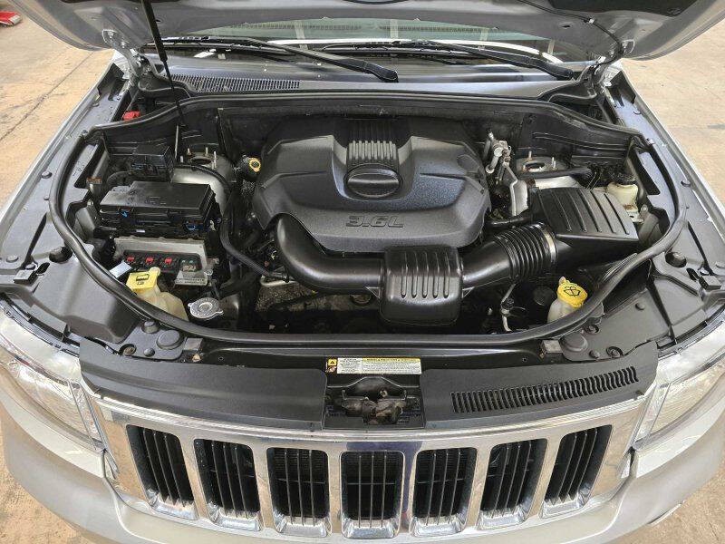 2011 Jeep Grand Cherokee Image 11