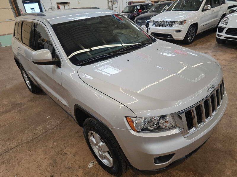 2011 Jeep Grand Cherokee Image 12