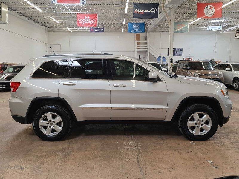 2011 Jeep Grand Cherokee Image 13