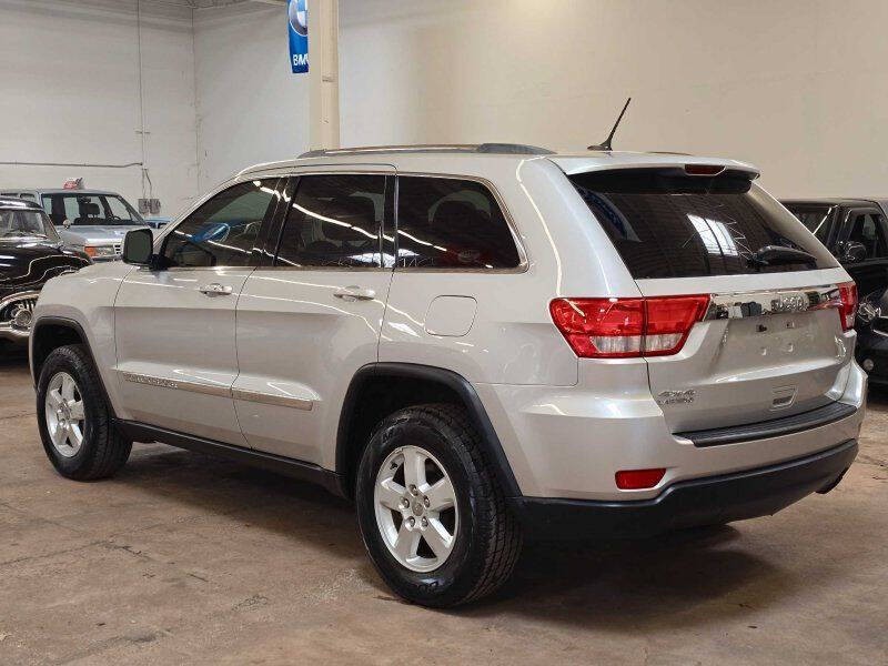 2011 Jeep Grand Cherokee Image 16