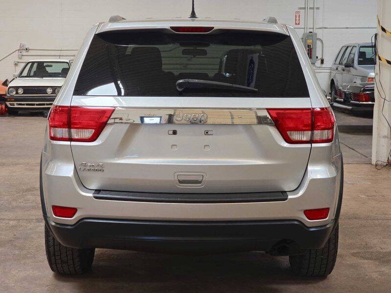 2011 Jeep Grand Cherokee Image 17