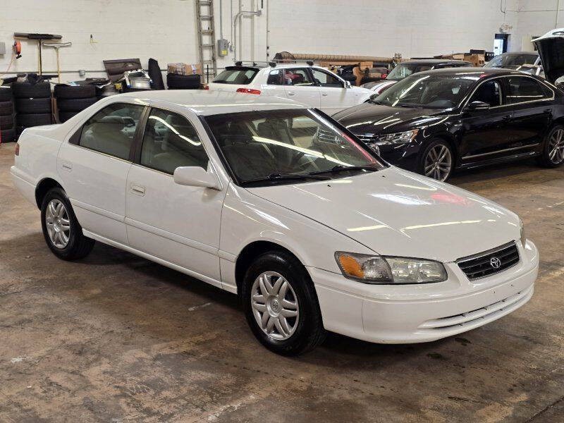 2001 Toyota Camry Image 2