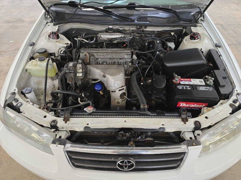 2001 Toyota Camry Image 10