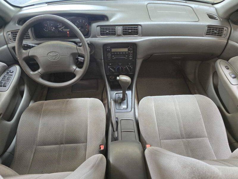 2001 Toyota Camry Image 4