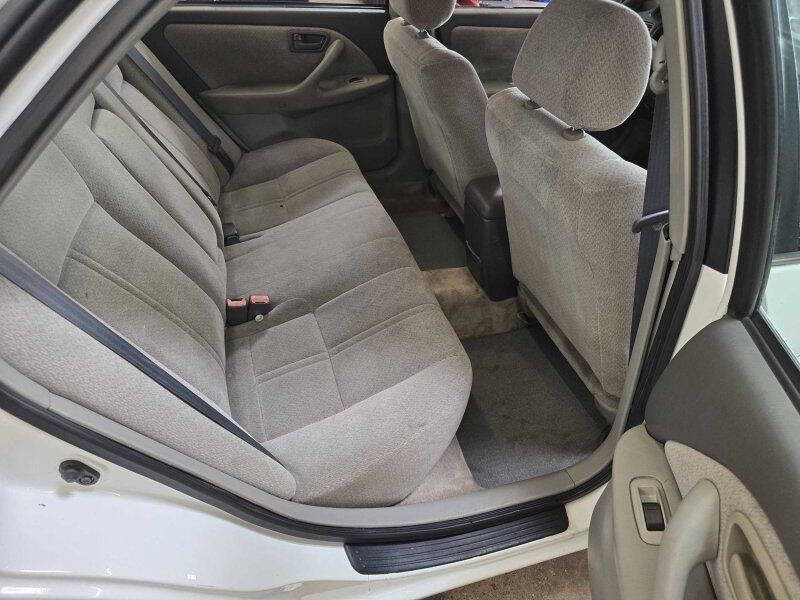 2001 Toyota Camry Image 5
