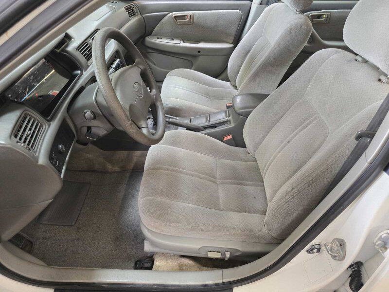 2001 Toyota Camry Image 6