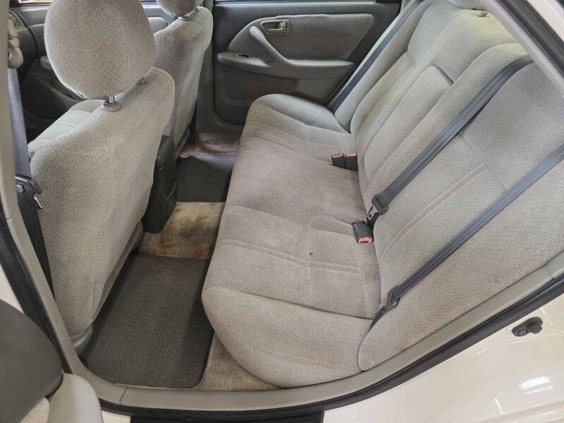 2001 Toyota Camry Image 8