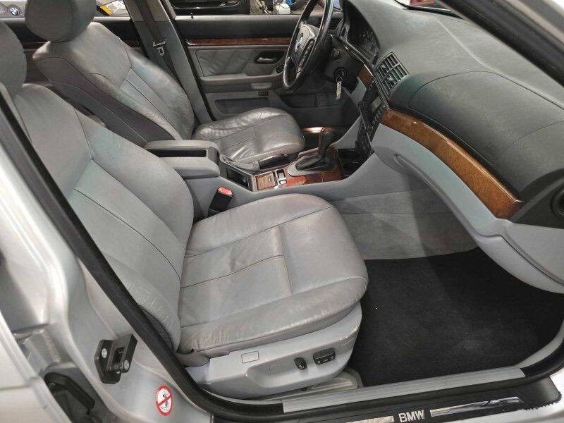 2001 BMW 5 Series Image 5