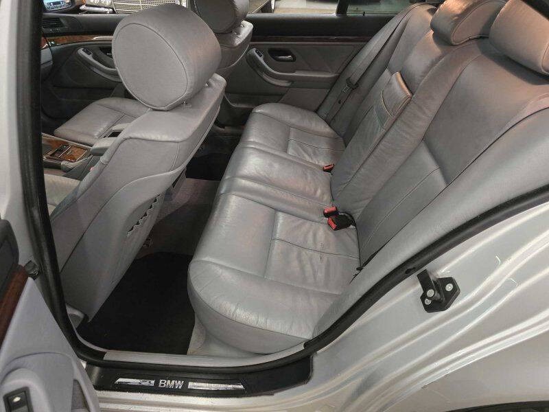 2001 BMW 5 Series Image 8