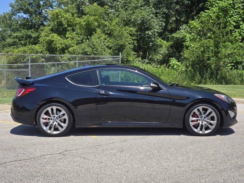 2014 Hyundai Genesis Image 2