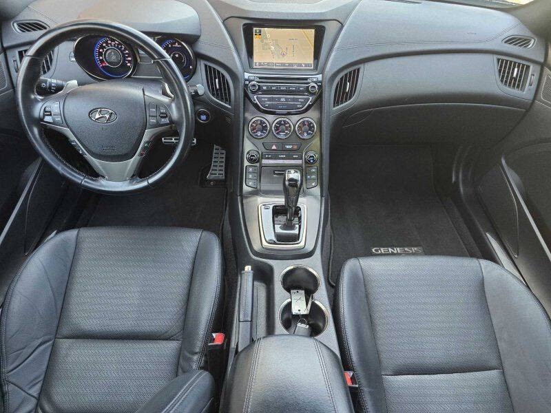 2014 Hyundai Genesis Image 4