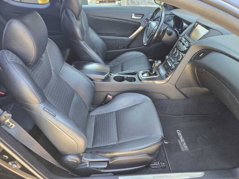 2014 Hyundai Genesis Image 5
