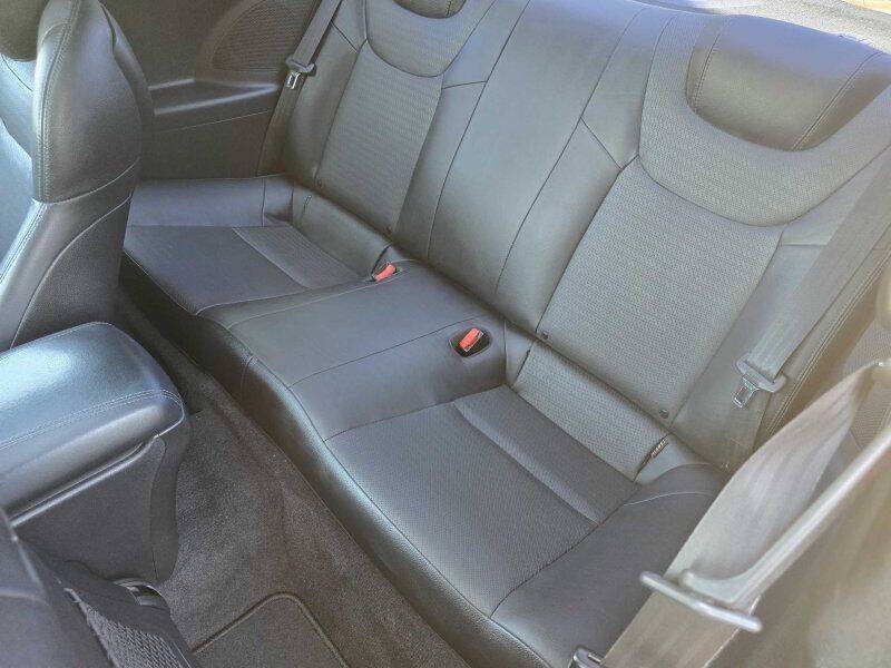 2014 Hyundai Genesis Image 8