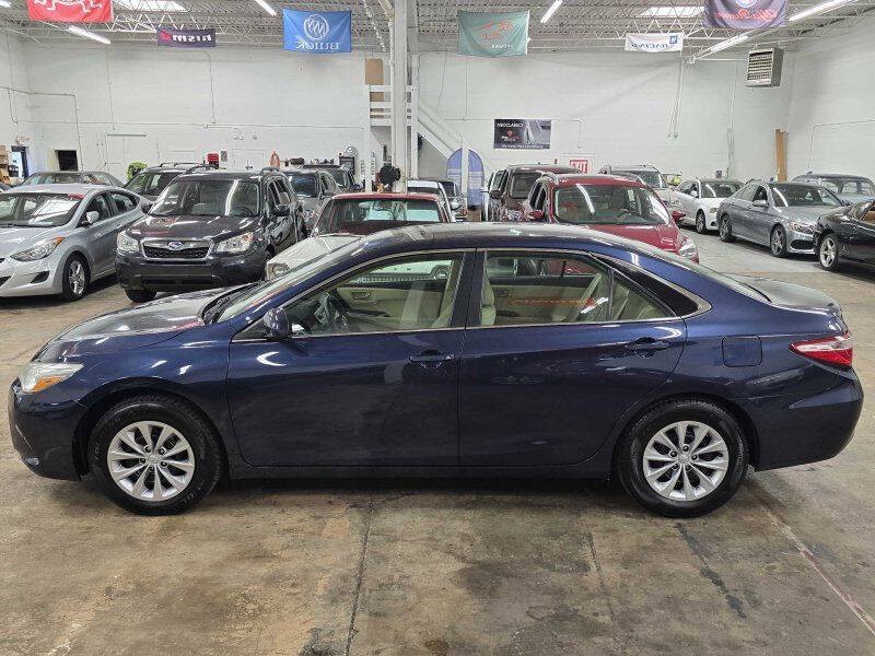 2016 Toyota Camry Image 3