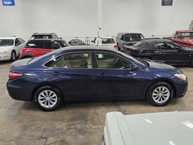 2016 Toyota Camry Image 15
