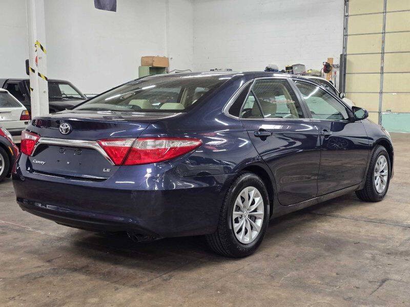 2016 Toyota Camry Image 16