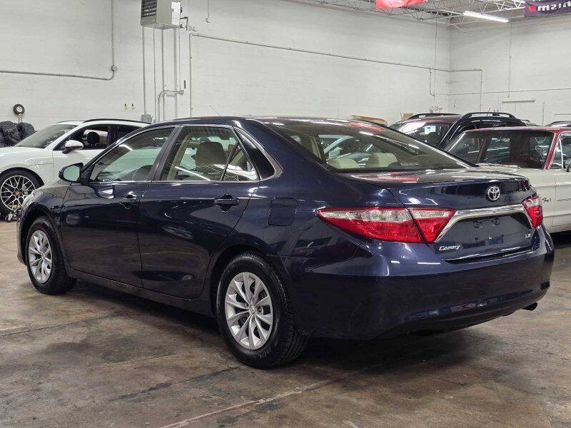 2016 Toyota Camry Image 17