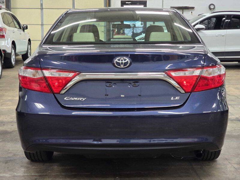 2016 Toyota Camry Image 18