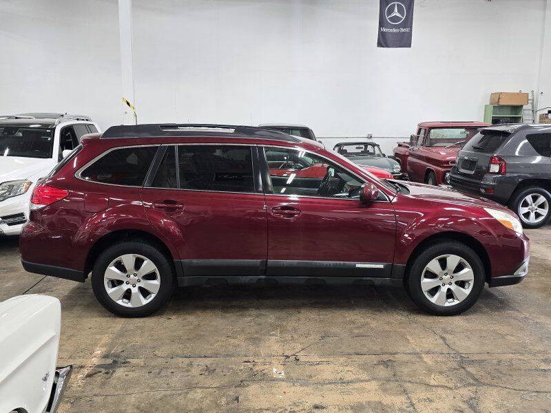 2011 Subaru Outback Image 2