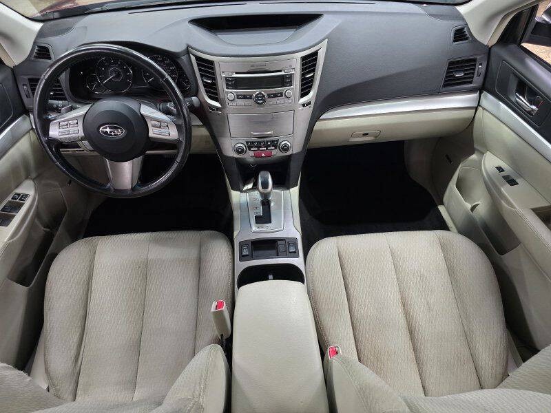 2011 Subaru Outback Image 4