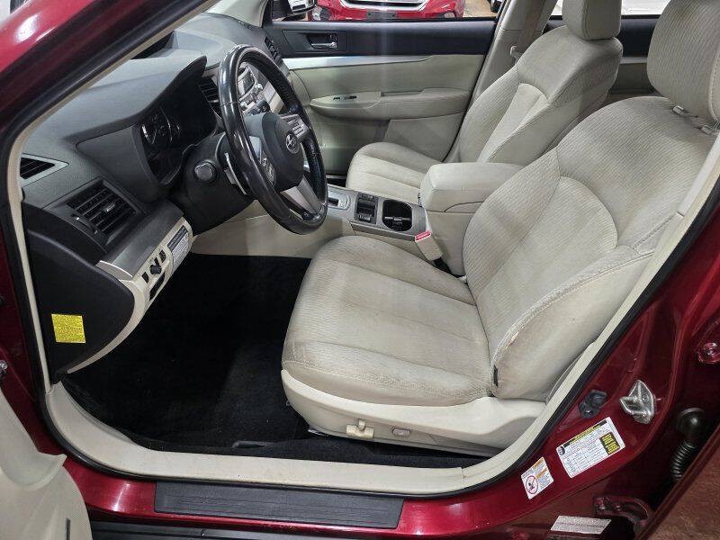 2011 Subaru Outback Image 6