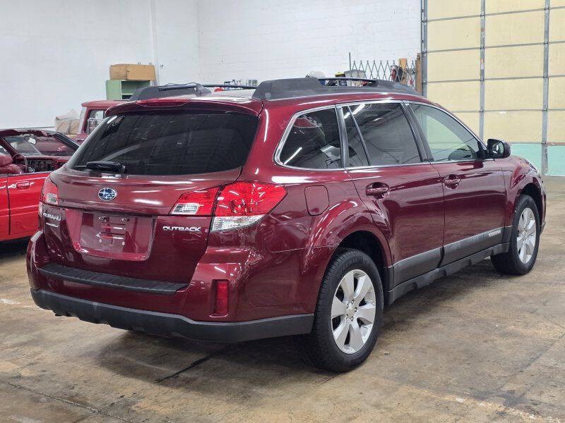 2011 Subaru Outback Image 17