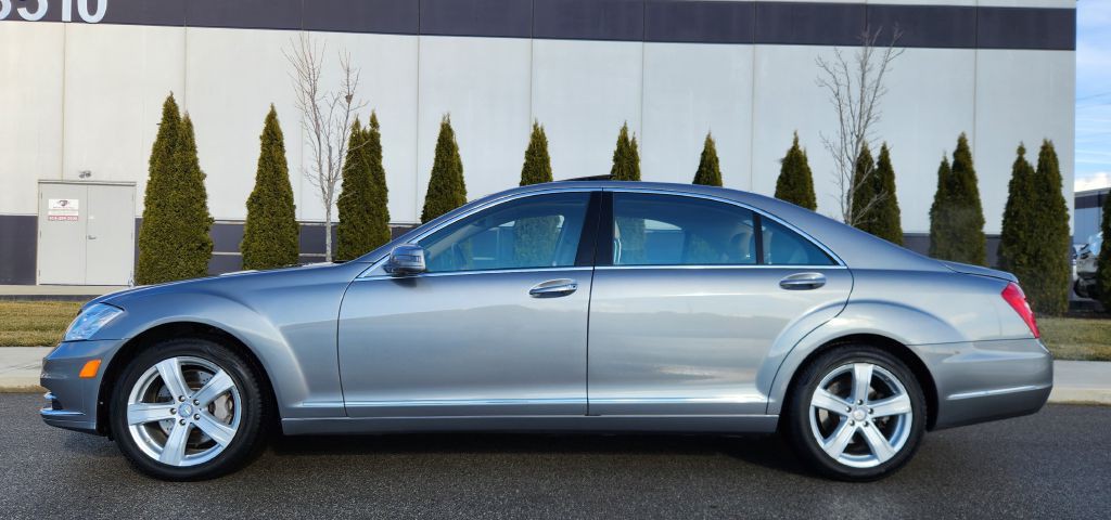 2010 Mercedes-Benz S-Class Image 2