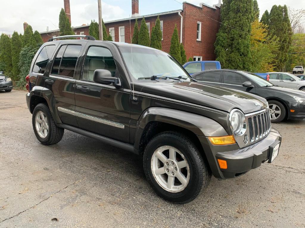2005 Jeep Liberty Image 3