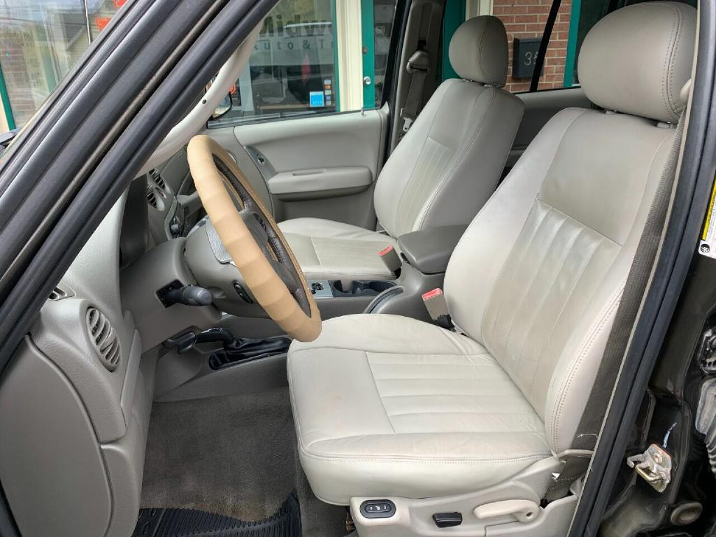 2005 Jeep Liberty Image 7