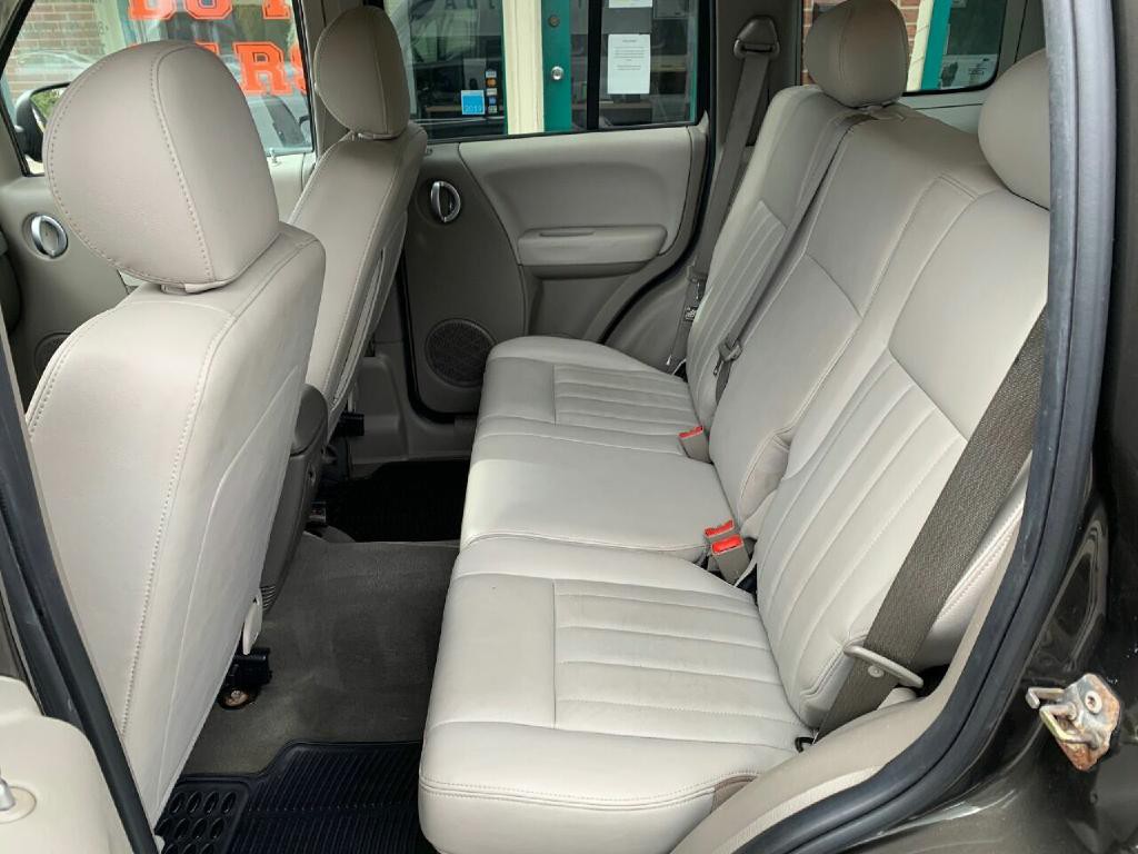2005 Jeep Liberty Image 10