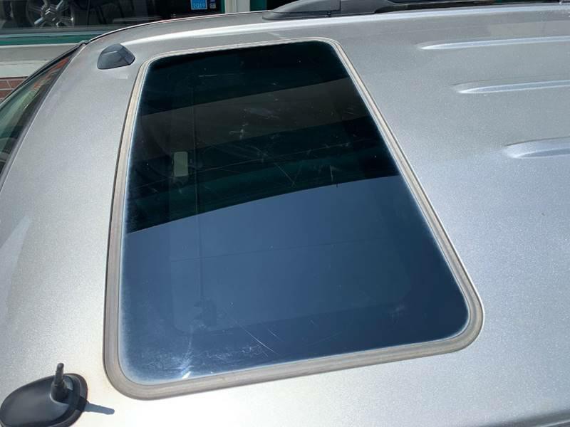 2005 GMC Envoy Image 9