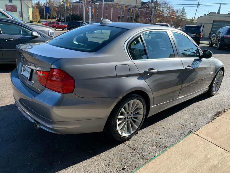 2011 BMW 3 Series Image 4