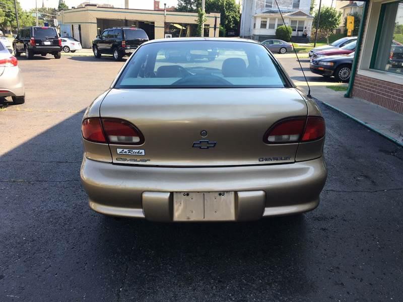 1998 Chevrolet Cavalier Image 4