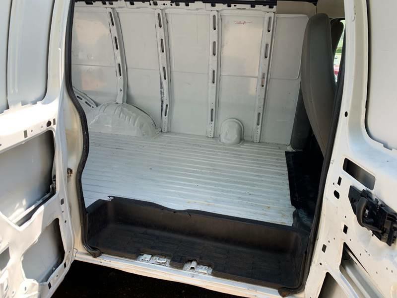 2012 Chevrolet Express Image 10