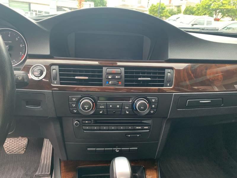 2011 BMW 3 Series Image 13