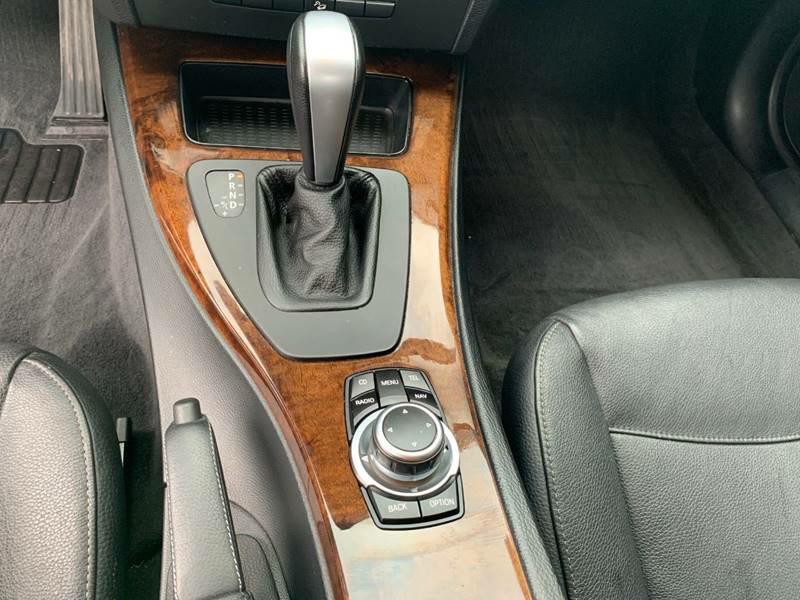 2011 BMW 3 Series Image 14