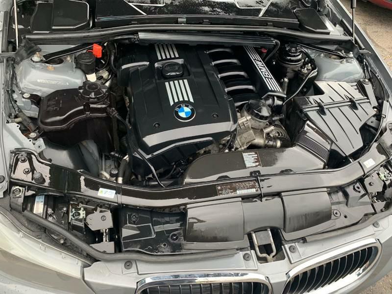 2011 BMW 3 Series Image 17