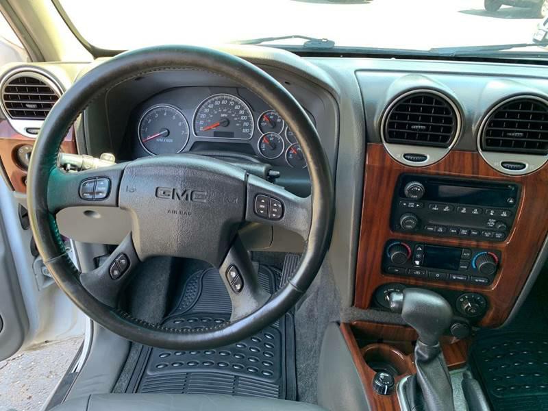 2004 GMC Envoy Image 9