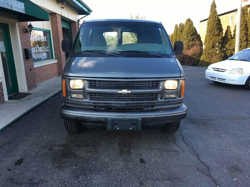 2000 Chevrolet Express Image 3