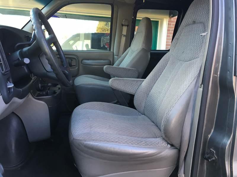 2000 Chevrolet Express Image 9