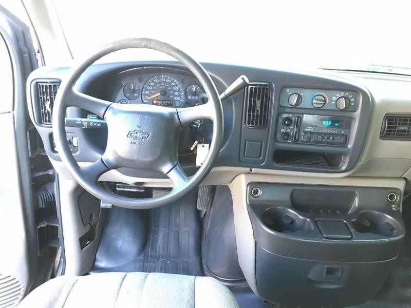 2000 Chevrolet Express Image 10