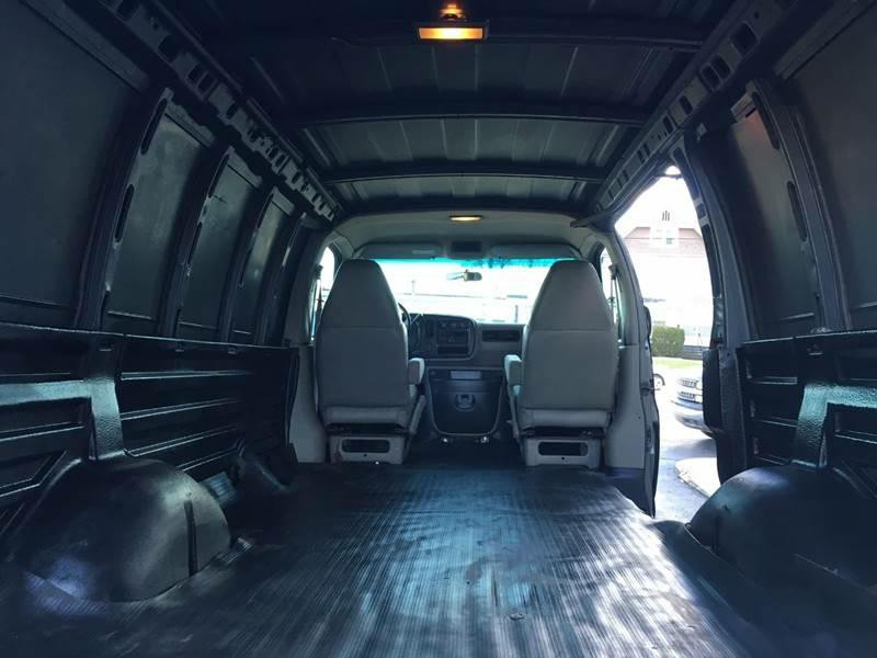 2000 Chevrolet Express Image 11