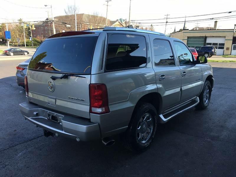 2004 Cadillac Escalade Image 4