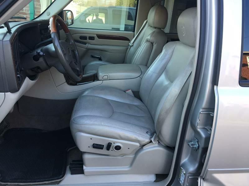 2004 Cadillac Escalade Image 7