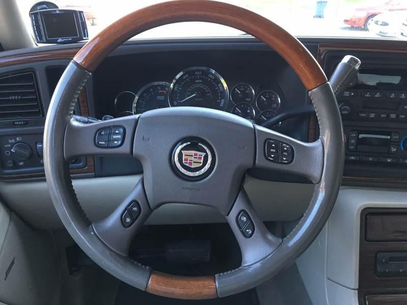 2004 Cadillac Escalade Image 9
