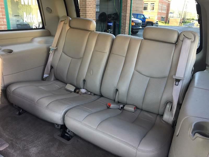 2004 Cadillac Escalade Image 12