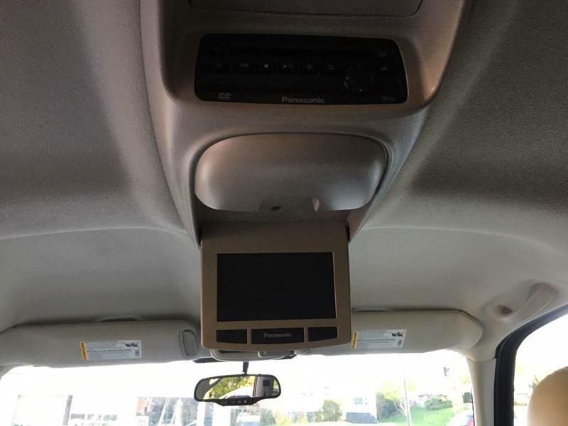 2004 Cadillac Escalade Image 13